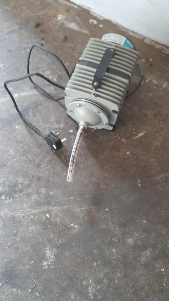 Pond air pump 