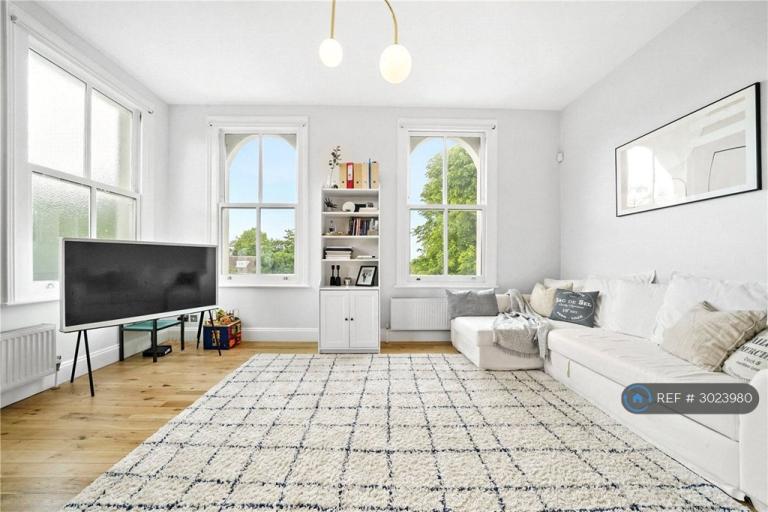 2 bedroom flat in High Trees Mansions, London, SE26 (2 bed) (#3023980)