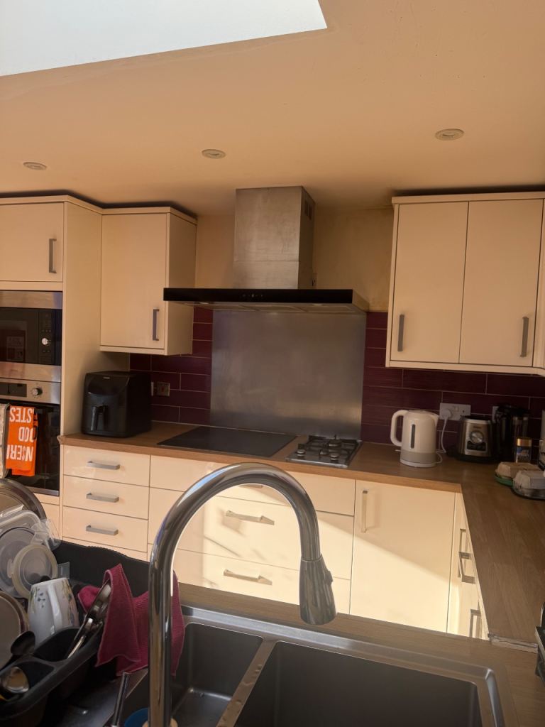 Room for rent in Hillingdon, Uxbridge read description