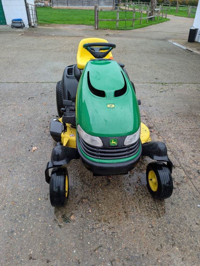 John Deere SST16 Lawn Tractor