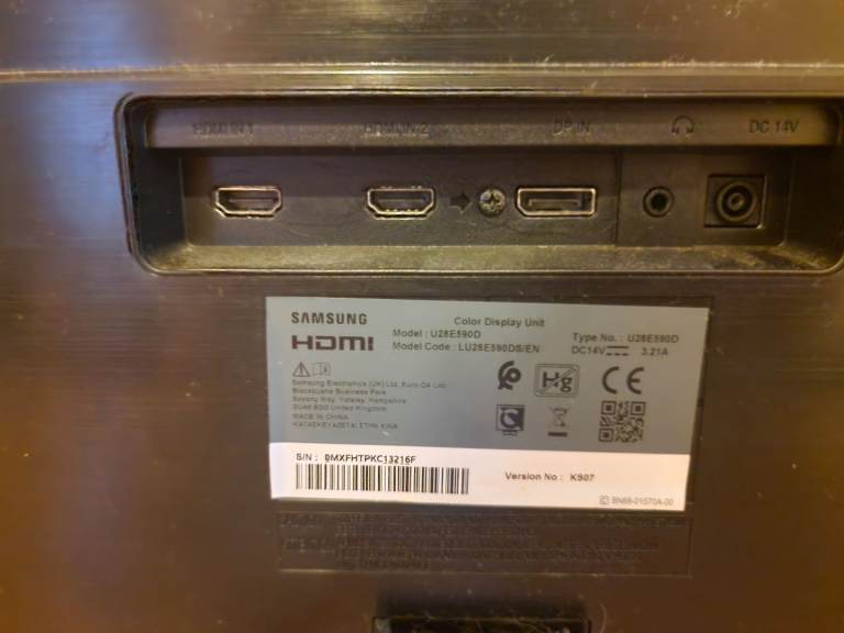 Samsung 28" 4K Monitor & Fully Adjustable Arm Mount 