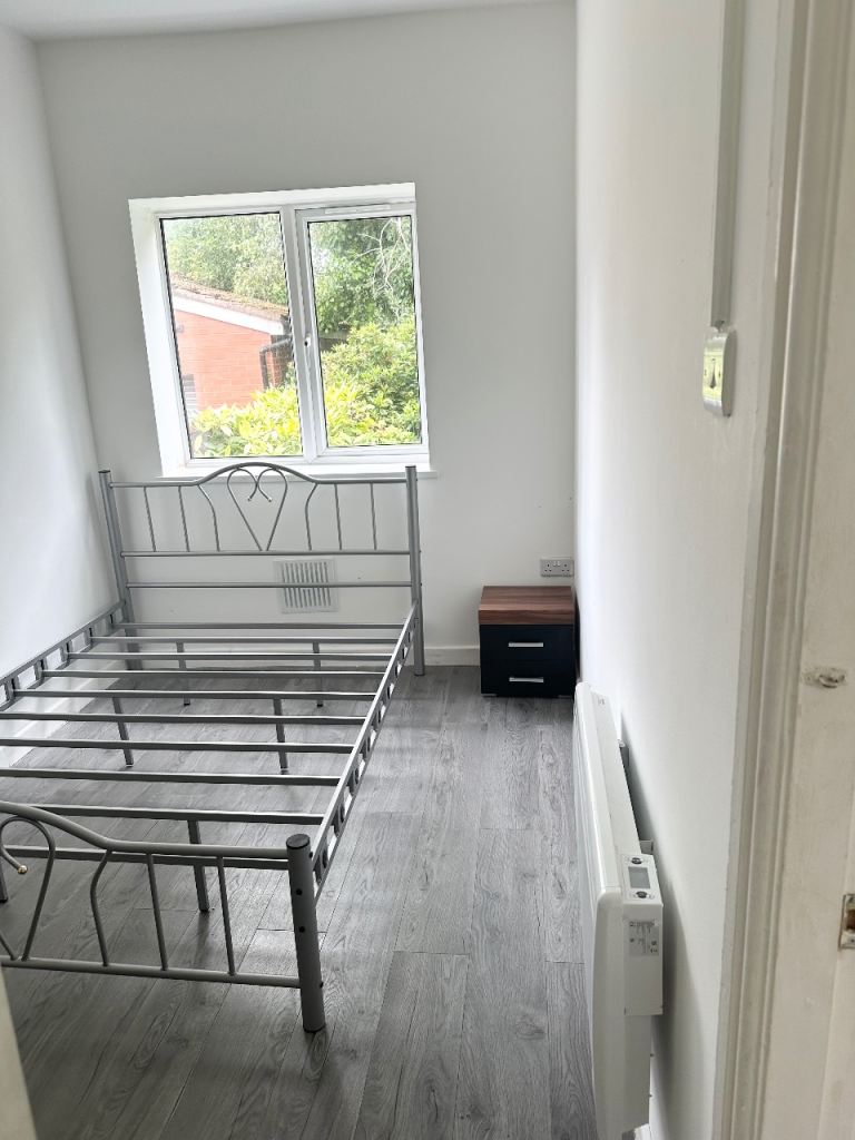 1 bed studio flat available b20 2DT 