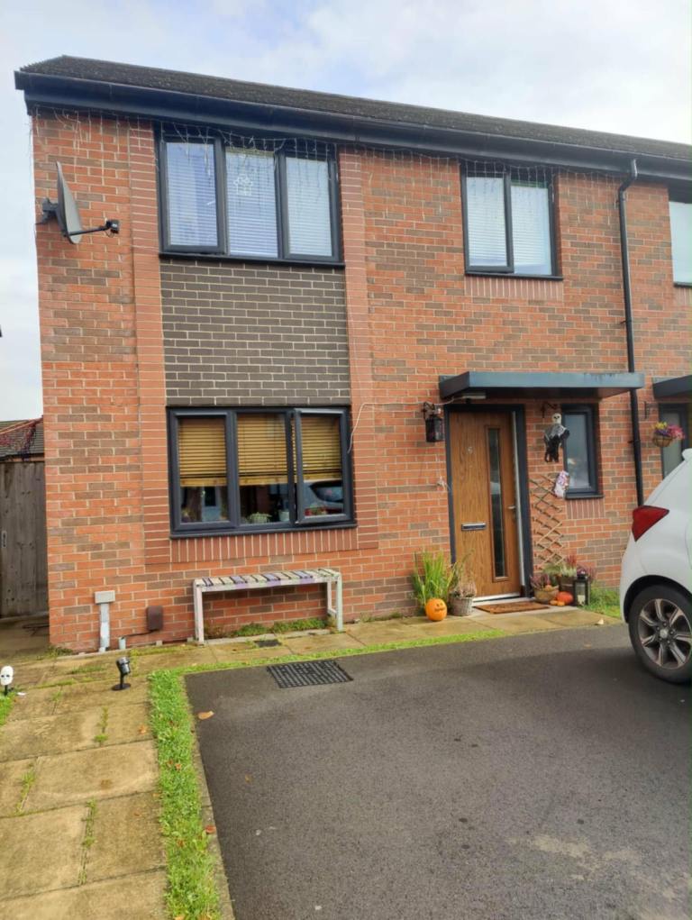 For rent 4 bedroom house in Salford for £2000