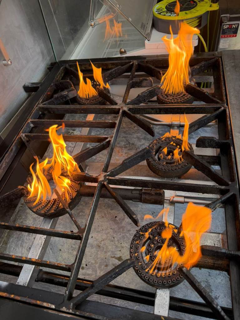 Sylhet welding Gas cooker 5 Burner Gas COOKER 1 Oven+Flat top Natural or LPG