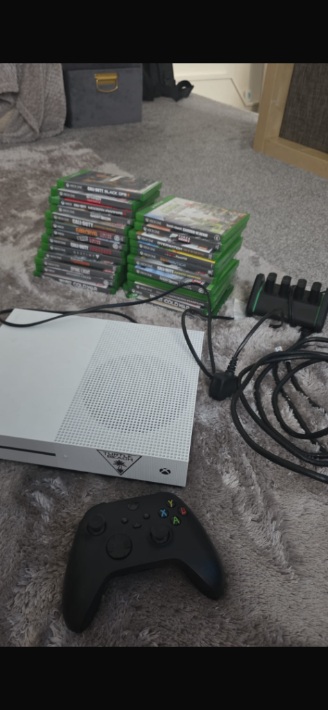 XBOX ONE S WITH GAMES