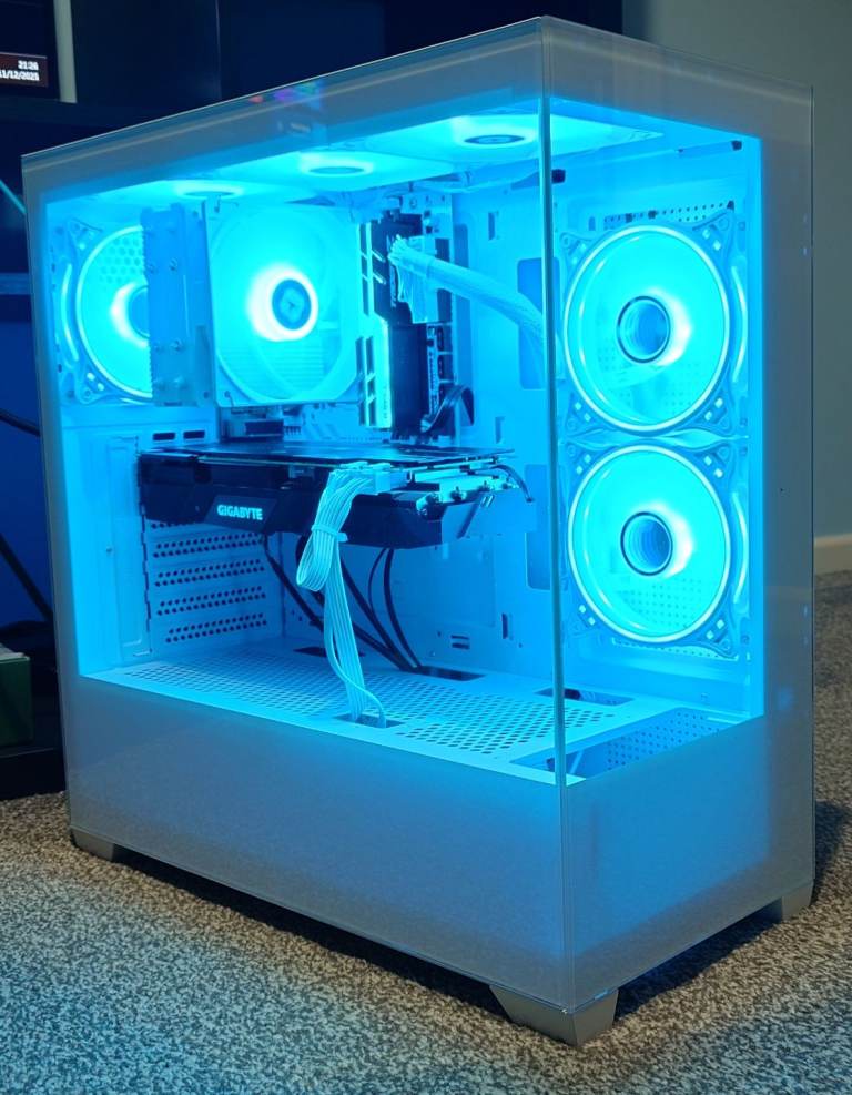 White Custom Gaming PC | RTX 2070 S 8GB | Ryzen 7 2700x | 16GB RAM | 512GB NVME SSD | Win 11 Pro