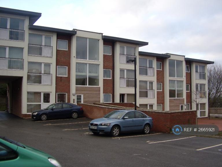 2 bedroom flat in Kirk Beston Close, Leeds, LS11 (2 bed) (#2665921)