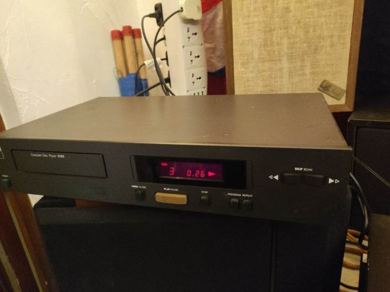 NAD ELECTRONICS 5425 Compact Disc Player. tested and cleaned 