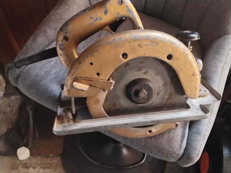 Vintage Black & Decker Heavy Duty 240v Circular Saw No 1205 working order