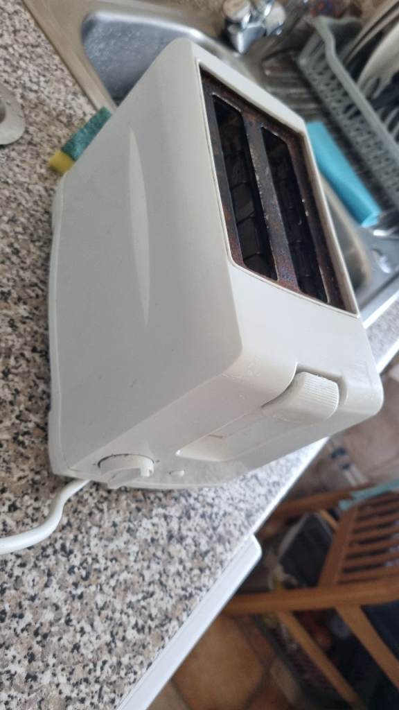 White 2-Slice Toaster - Fully Working - Argos Value Range 800W Double Toaster KT-800