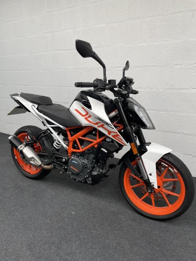 KTM DUKE 390 - 2021 - 4500 MILES