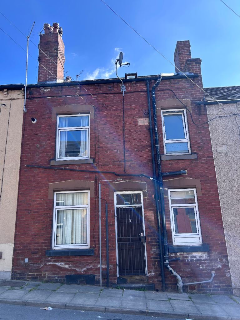 2 bed property to rent in ls11 