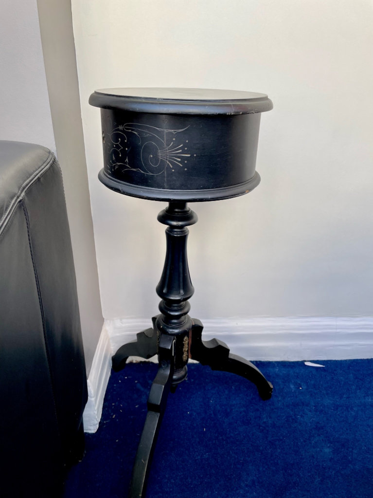 🖤Antique Solid Wood Side Table/ End Table/ Gueridon, Pedestal & Mirror 🖤