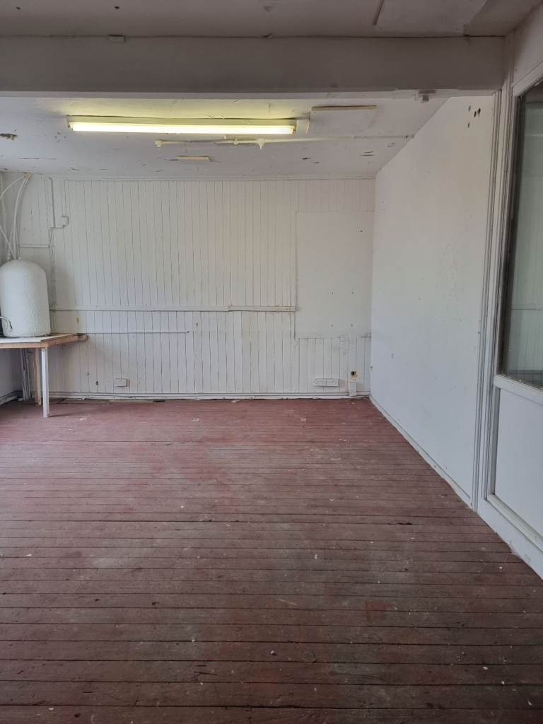 First floor light storage space available to let - located in Sutton in Ashfield