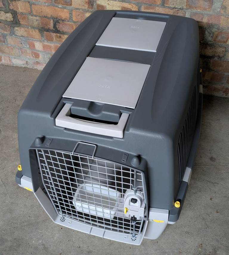 pet carrier, transport crate, kennel