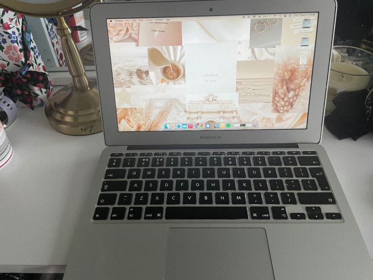 Apple MacBook Air Laptop - Silver, Great Condition with Brand New Apple Charger