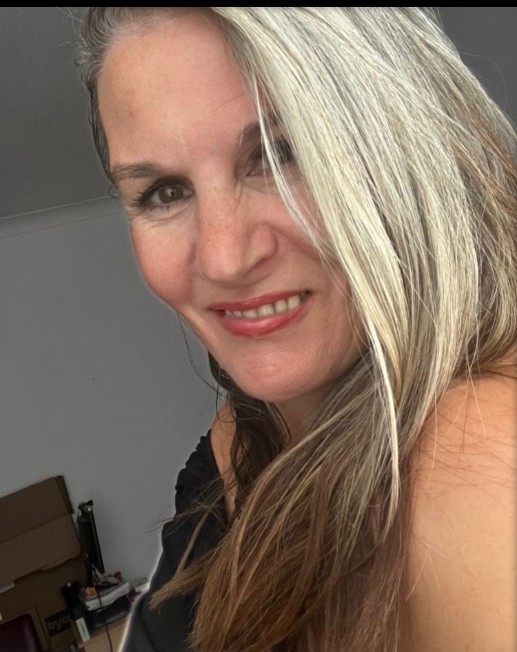 PROFESSIONAL FEMALE SEEKING 1 BEDROOM FLAT IN SCOTLAND 