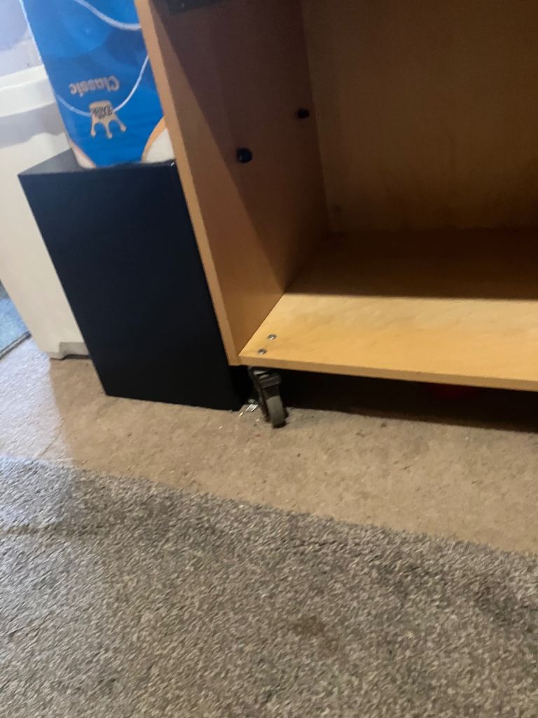 Quality desk on casters 