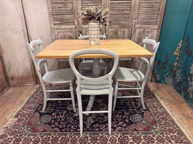 Lovely rectangular dining table with 4 chairs – local delivery