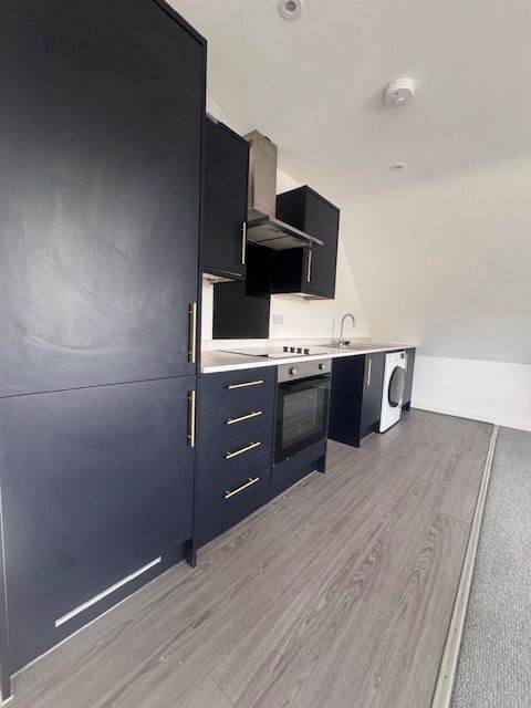 2 Bed Flat, Fetcham, KT22