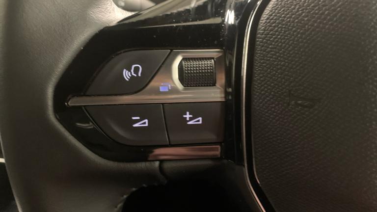 2025 Peugeot 2008 50kWh Allure SUV 5dr Electric Auto (7kW Charger) (136 ps) SUV Electric Automatic