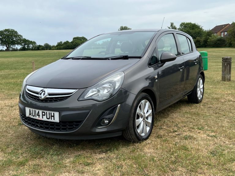 £35 ROAD TAX • 1 OWNER • FULL SERVICE HISTORY • HEATED SEATS • MOT TO 2027