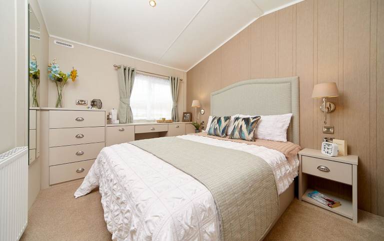 Luxury 2 Bed Carnaby Lakehouse | Abbots Salford Holiday Park