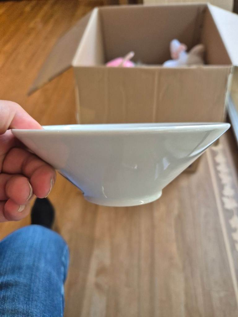White Ceramic Serving Bowl – As Good As New