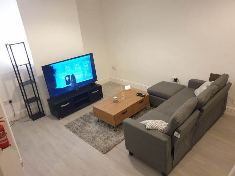 Fully Refurbished House: 4Bedrooms with 4-Ensuites