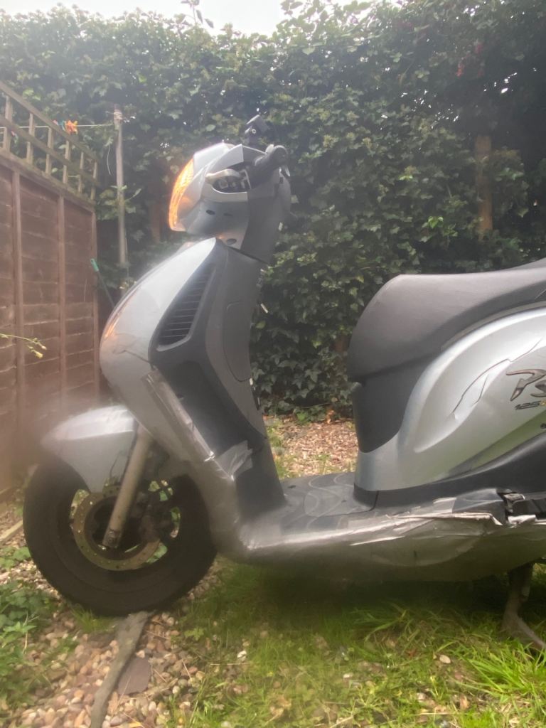 Honda PES125 PS125 Scooter 