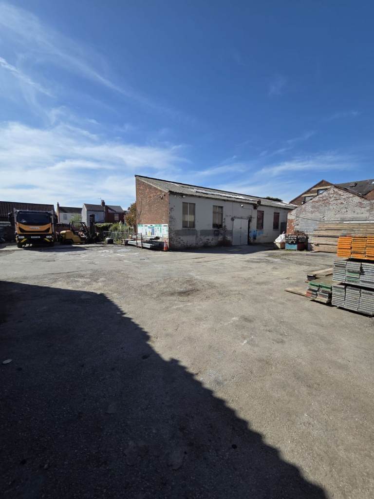 Land & Industrial Buildings - To Rent 