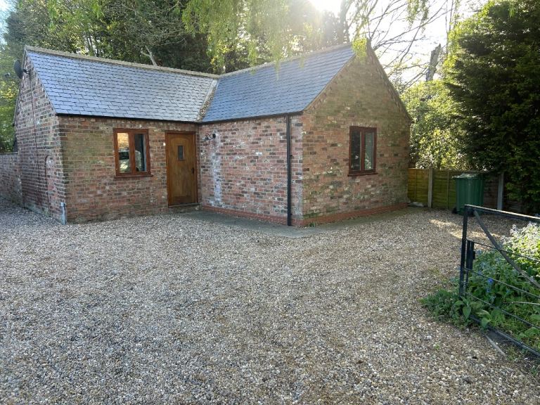 2 bed cottage to let 