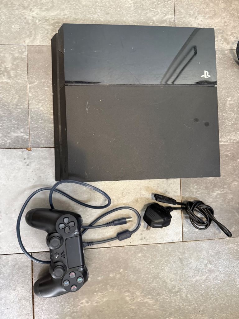 Sony PlayStation 4 - 500GB Jet Black Console -  Cuh-1116a with Controller 