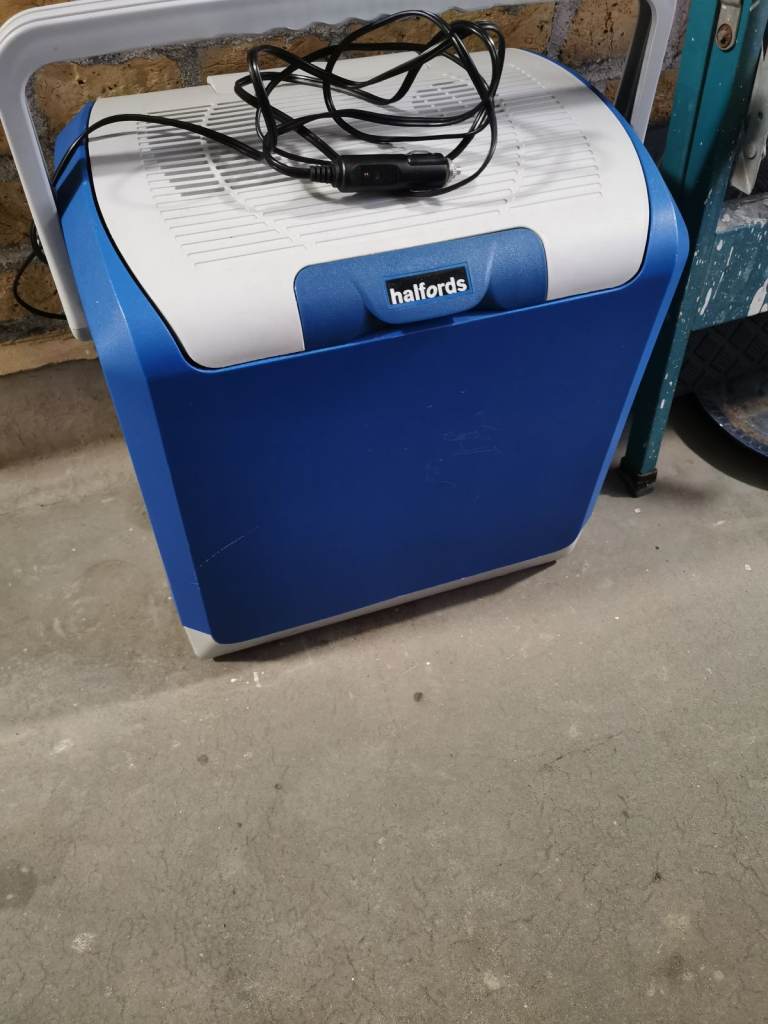 Halfords 17litre  Coolbox 12v