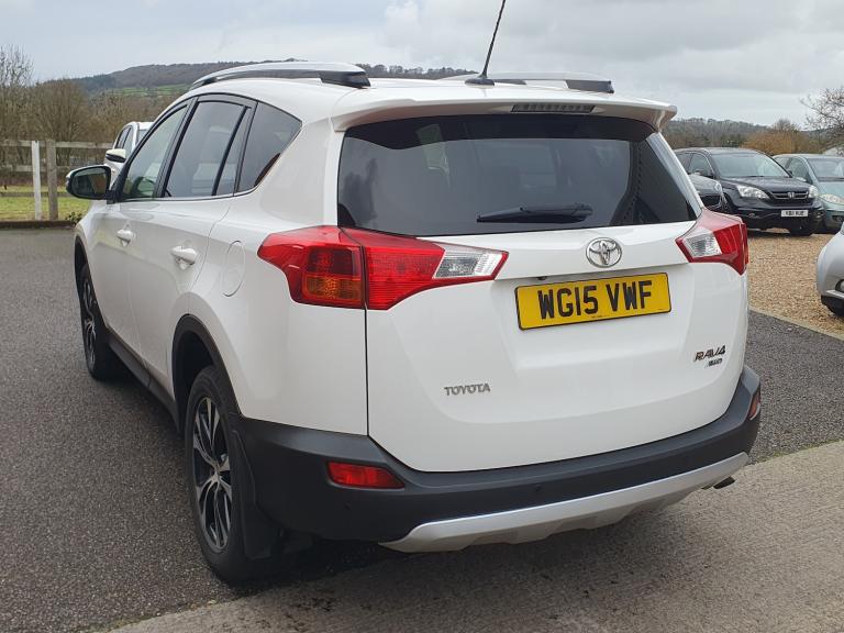 2015 Toyota RAV4 2.2 D-4D Invincible SUV 5dr Diesel Manual 4WD Euro 5 (150 ps)