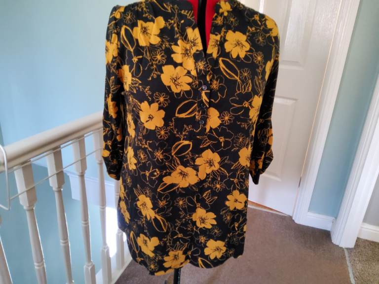 ROMAN ladies top - size 18