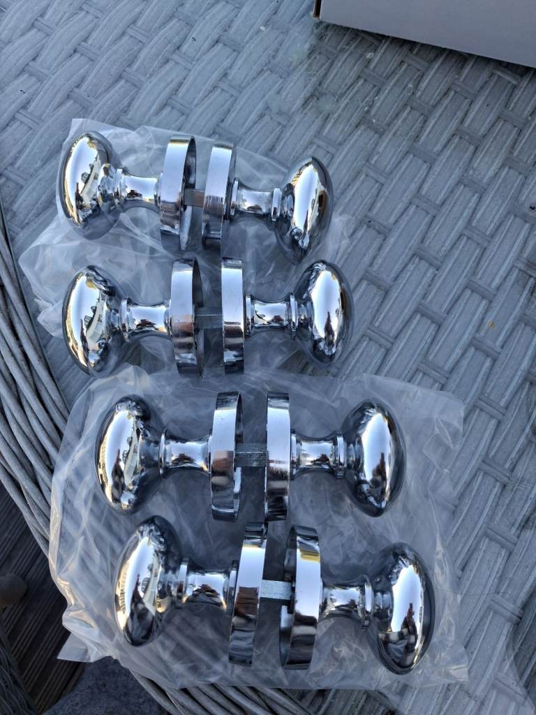 4 Polished chrome door knobs