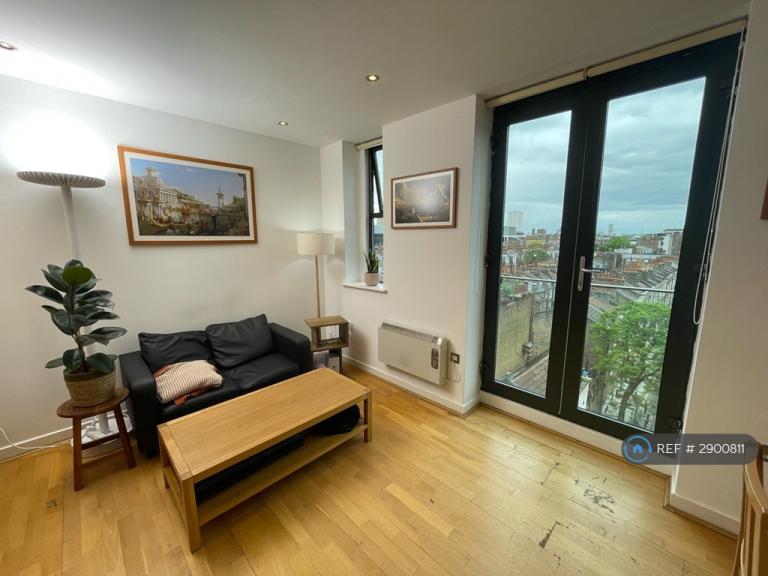 1 bedroom flat in Tower House, London, E1 (1 bed) (#2900811)