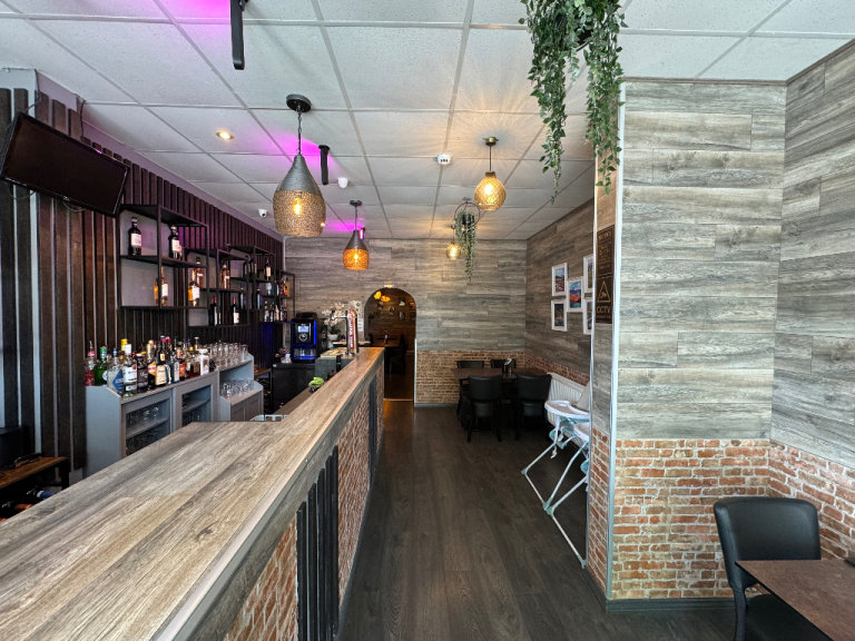 Restaurant/Luxury Bar Business For Sale - Prime Location - Modern Interior - Free Parking