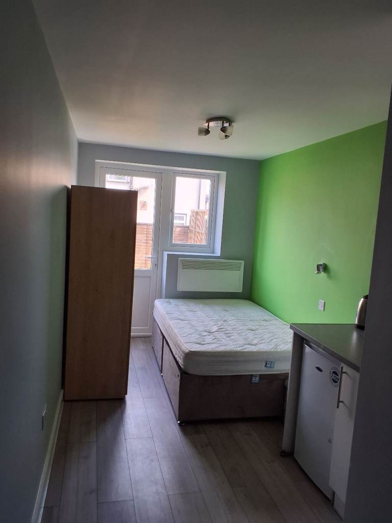 Lovely Nice spacious studio in Ealing!
