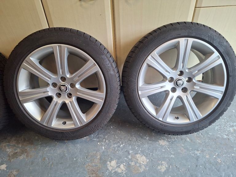 Jaguar XF (X260) - 4 wheels with winter tyres 245/45 R18 - Excellent condition.