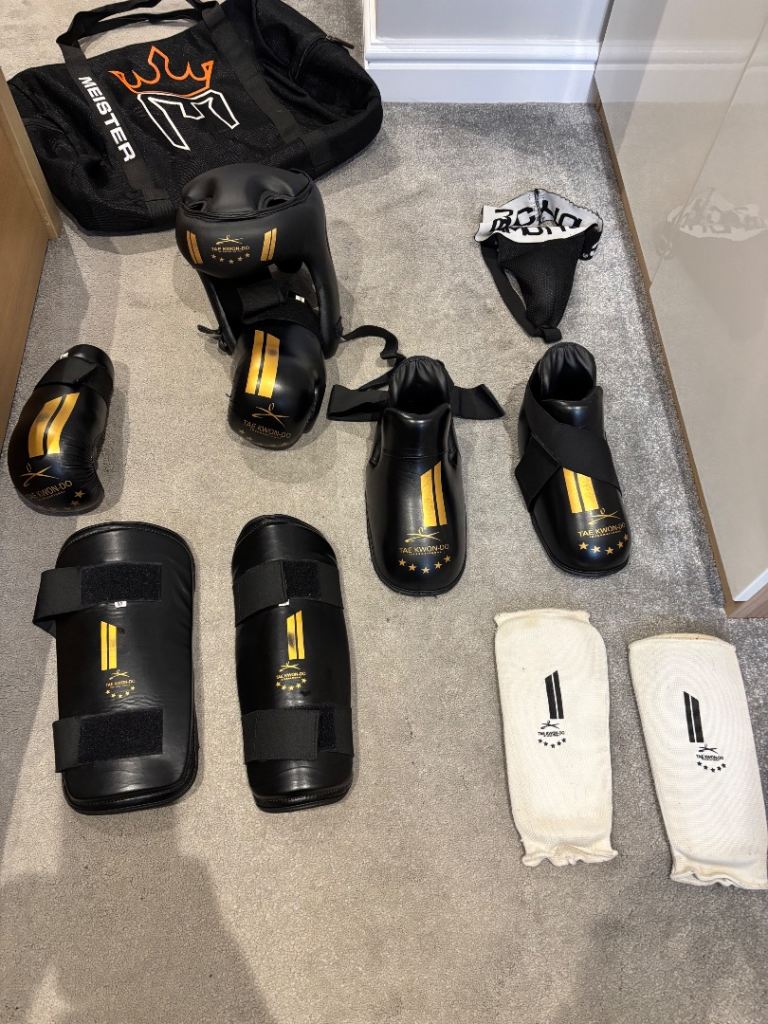 Taekwondo sparring kit And bag for sale 