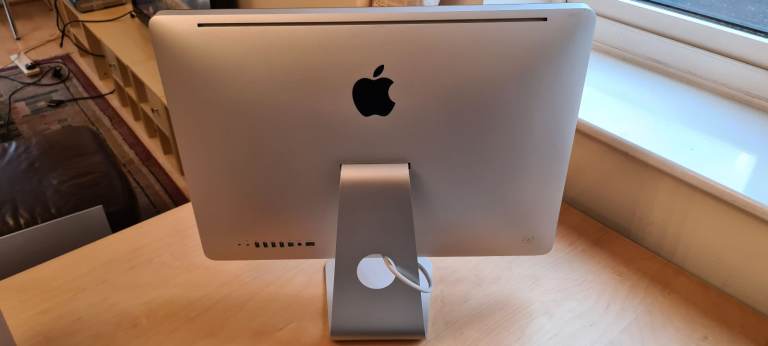  Iconic & Beautiful APPLE iMAC All-In-One PC running the Latest WINDOWS 11 Pro OS - Excellent!