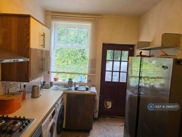 5 bedroom house in Hartshill Road, Stoke-On-Trent, ST4 (5 bed) (#2969077)