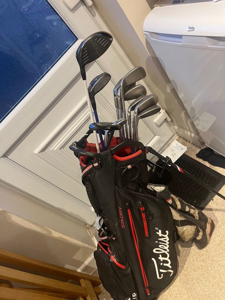 Golf club set and bag