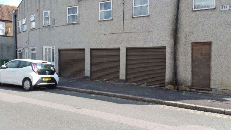 Plaistow large garage Adine Rd E13 8LL