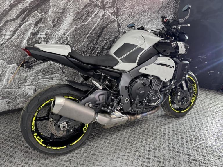 YAMAHA MT-10 MT 10 2022