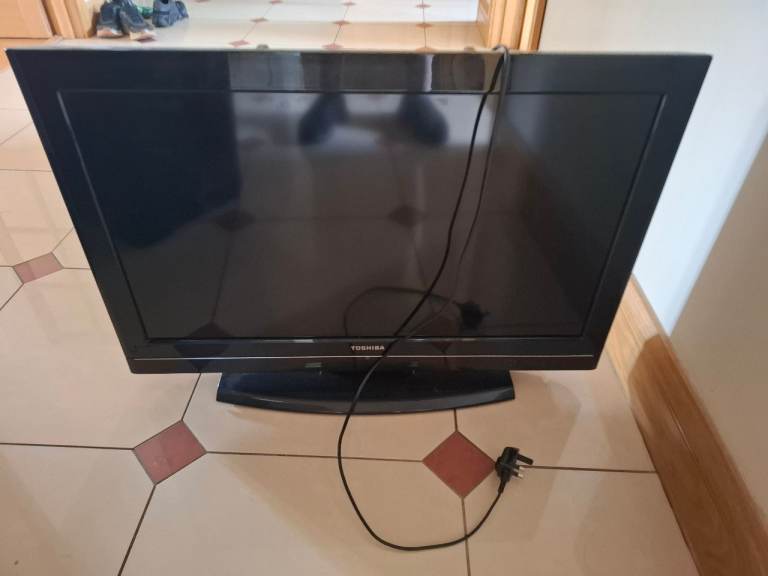Toshiba Flat Screen TV – Good Condition, Black