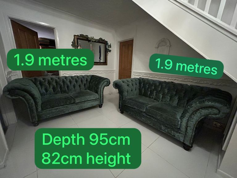 Green velvet chesterfield 2 seater sofa set DELIVERY AVAILABLE 