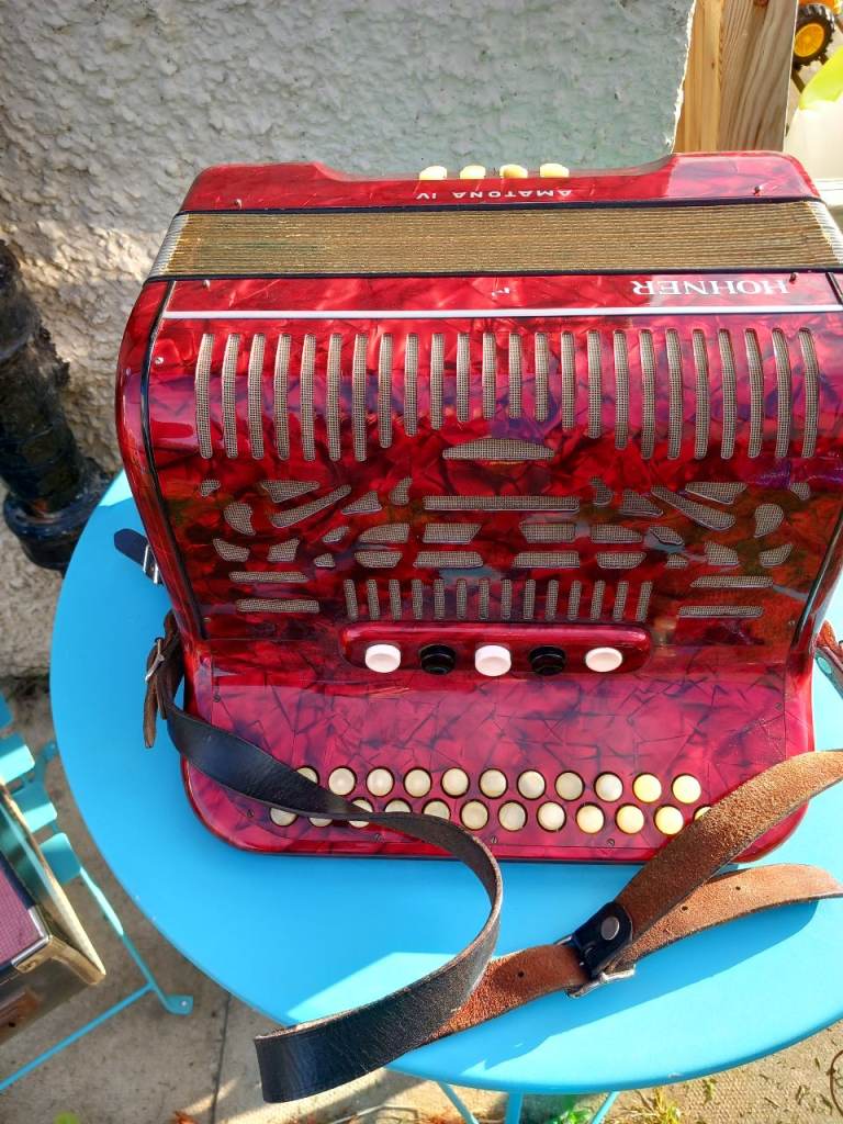 Hohner amatona 1v 2 row button accordion